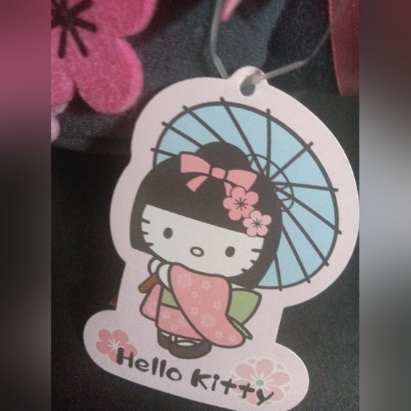 LIMITED EDITION Hello Kitty dressed in a traditional Japanese Kokeshi doll style - Picture 4 of 13